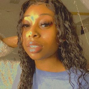 Meet your Posher, Leah